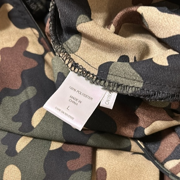 ✨New✨ Sheer Camouflage Asymmetrical Top - Picture 5 of 6